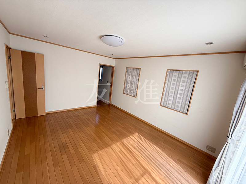 姫路市新在家3丁目(姫路駅)3階建 3LDK 4